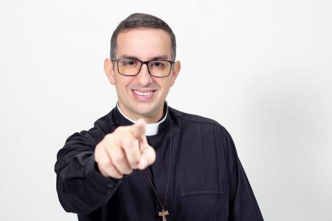 Diácono Rômulo Canuto se apresenta nesta sexta, em Queimadas