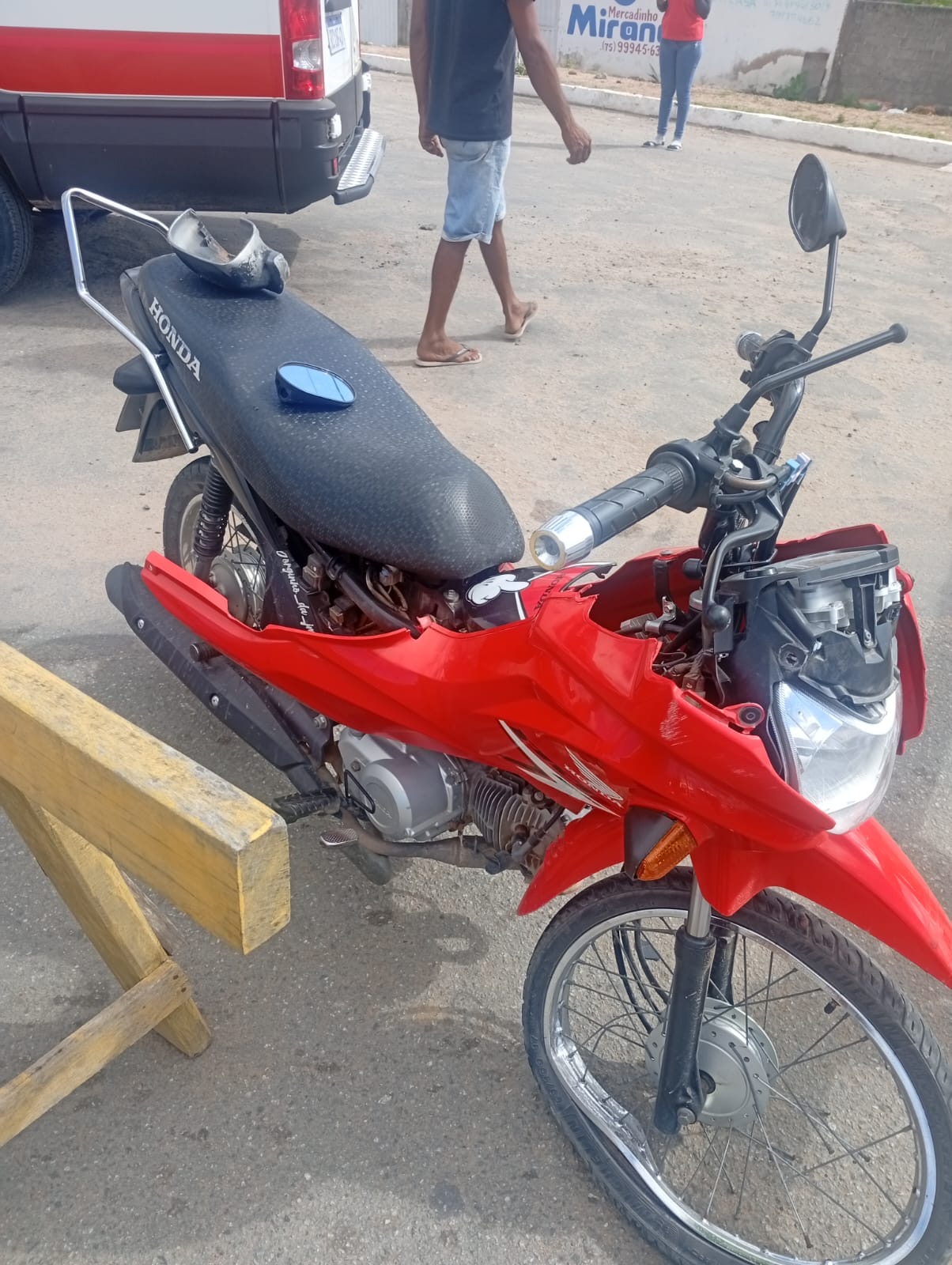 Motociclista fica ferido após ser atropelado por carro na contramão, em Queimadas; ele está identificado