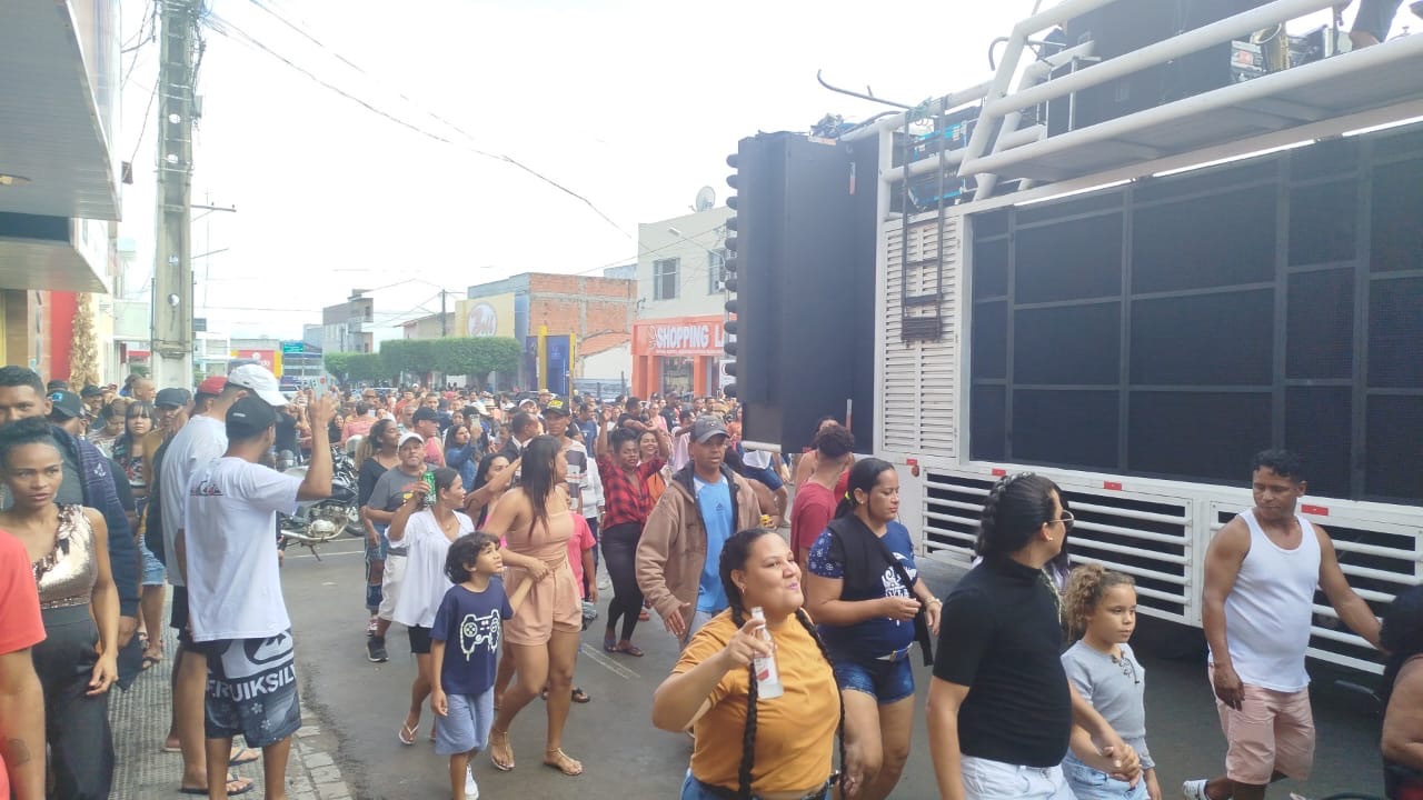 Com presentes e festa, Queimadas comemora 141 anos; veja resumo