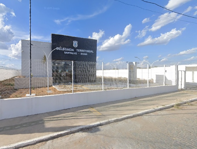 Após policiais passarem até por corte de energia, Governo da Bahia libera uso da nova delegacia de Santaluz