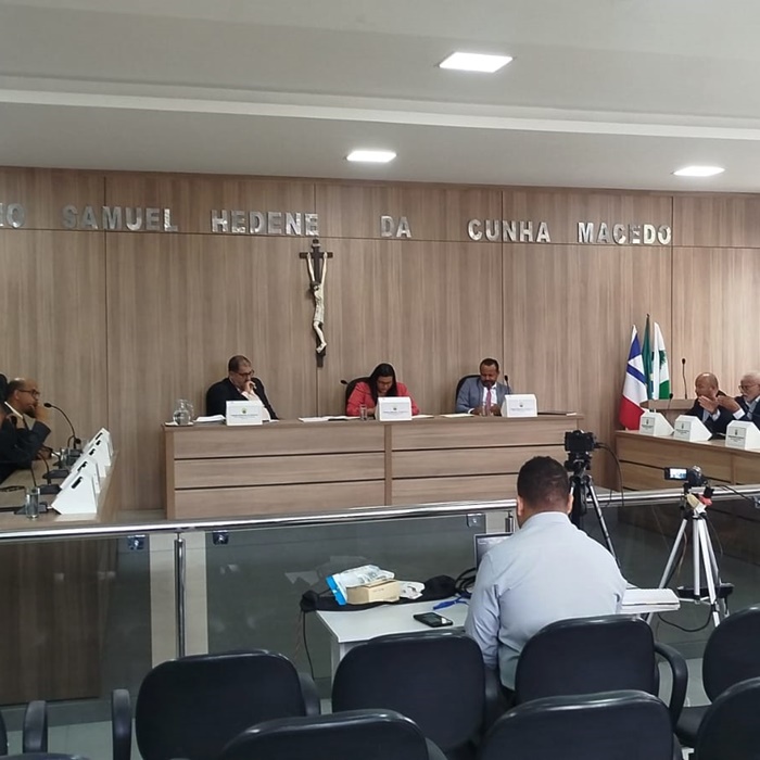 Exclusivo! Tensão entre Prefeitura e Câmara de Santaluz coloca salários em jogo; entenda