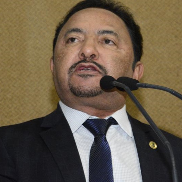 Deputado Roberto Carlos é vaiado durante evento com Jerônimo em Cansanção