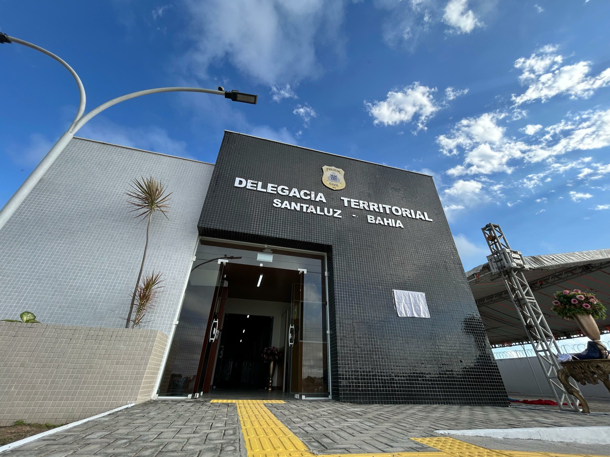 Após dois anos, governo inaugura nova delegacia de Santaluz