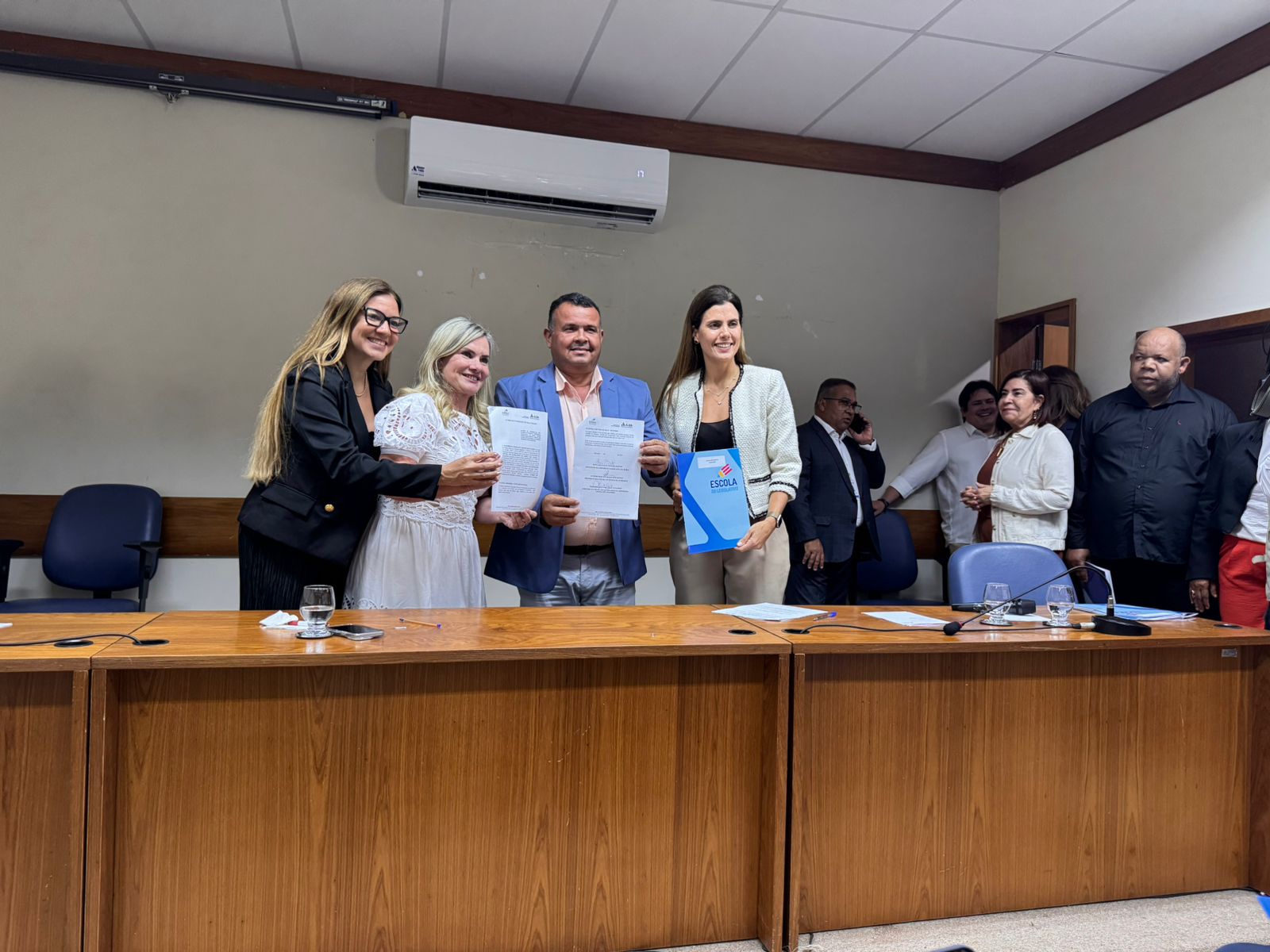 Câmara de Queimadas assina acordo para aperfeiçoar qualificação de vereadores e servidores