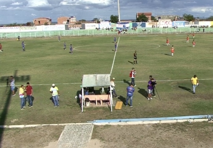 Falta de ambulância no estádio de Santaluz atrasa jogo do intermunicipal
