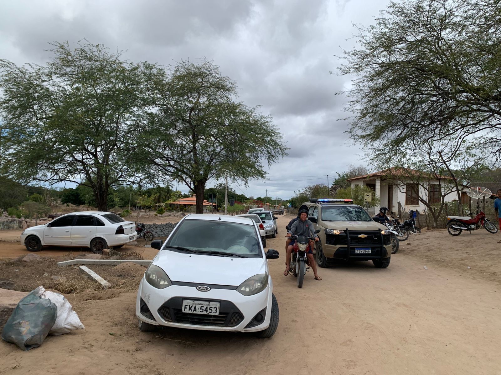 Polêmica da construção perto da barragem: manifestantes bloqueiam estrada do Espanta Gado