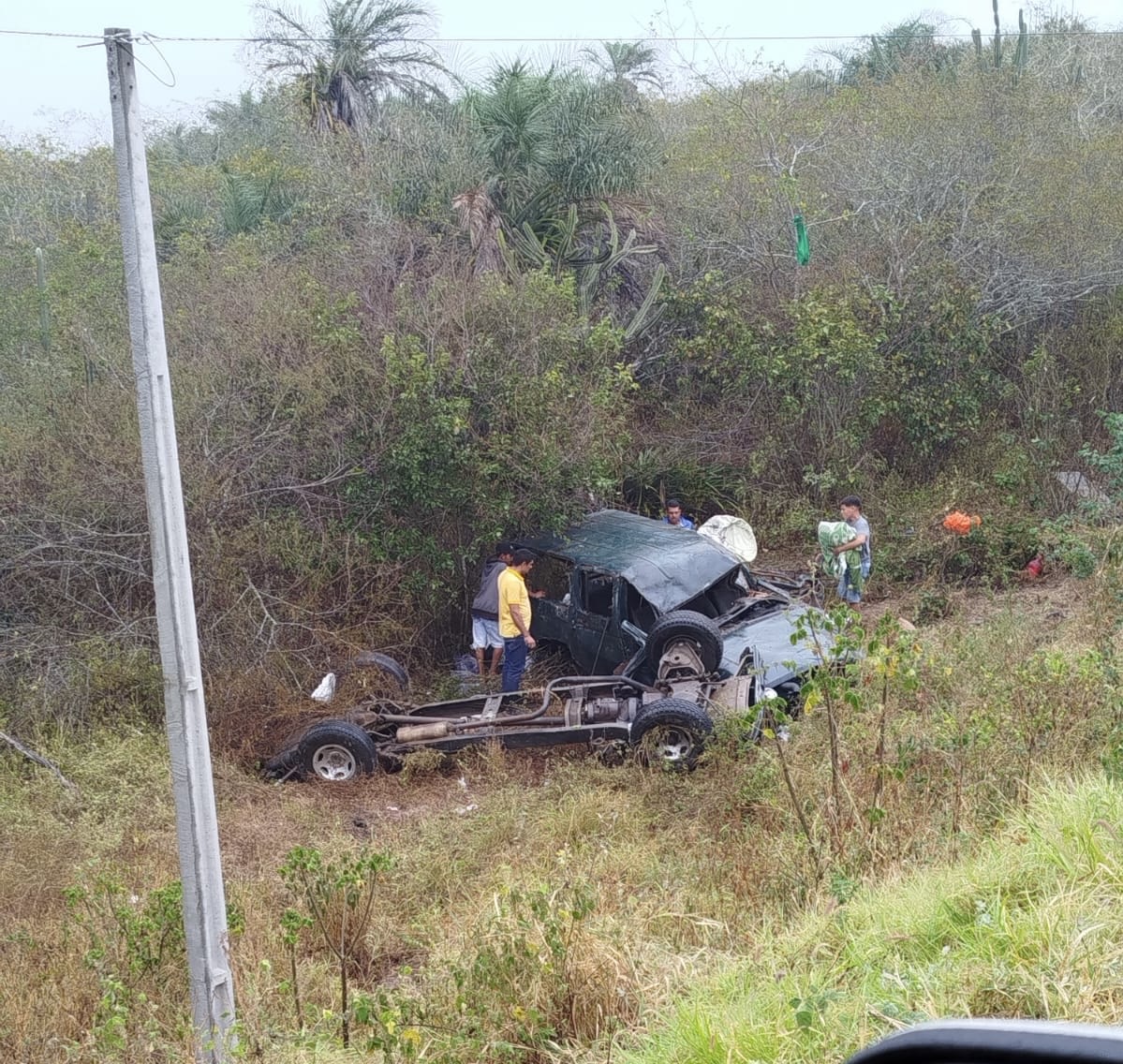 ‘Sacoleiros’ ficam feridos após grave acidente na BA-120