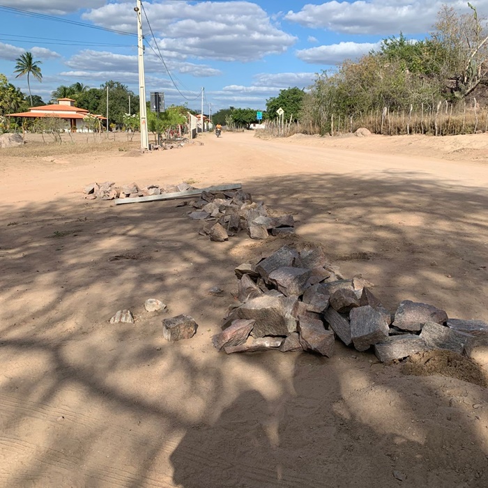 Polêmica em Queimadas! Obra particular no acesso à Barragem da Leste acaba em troca de acusações; saiba tudo