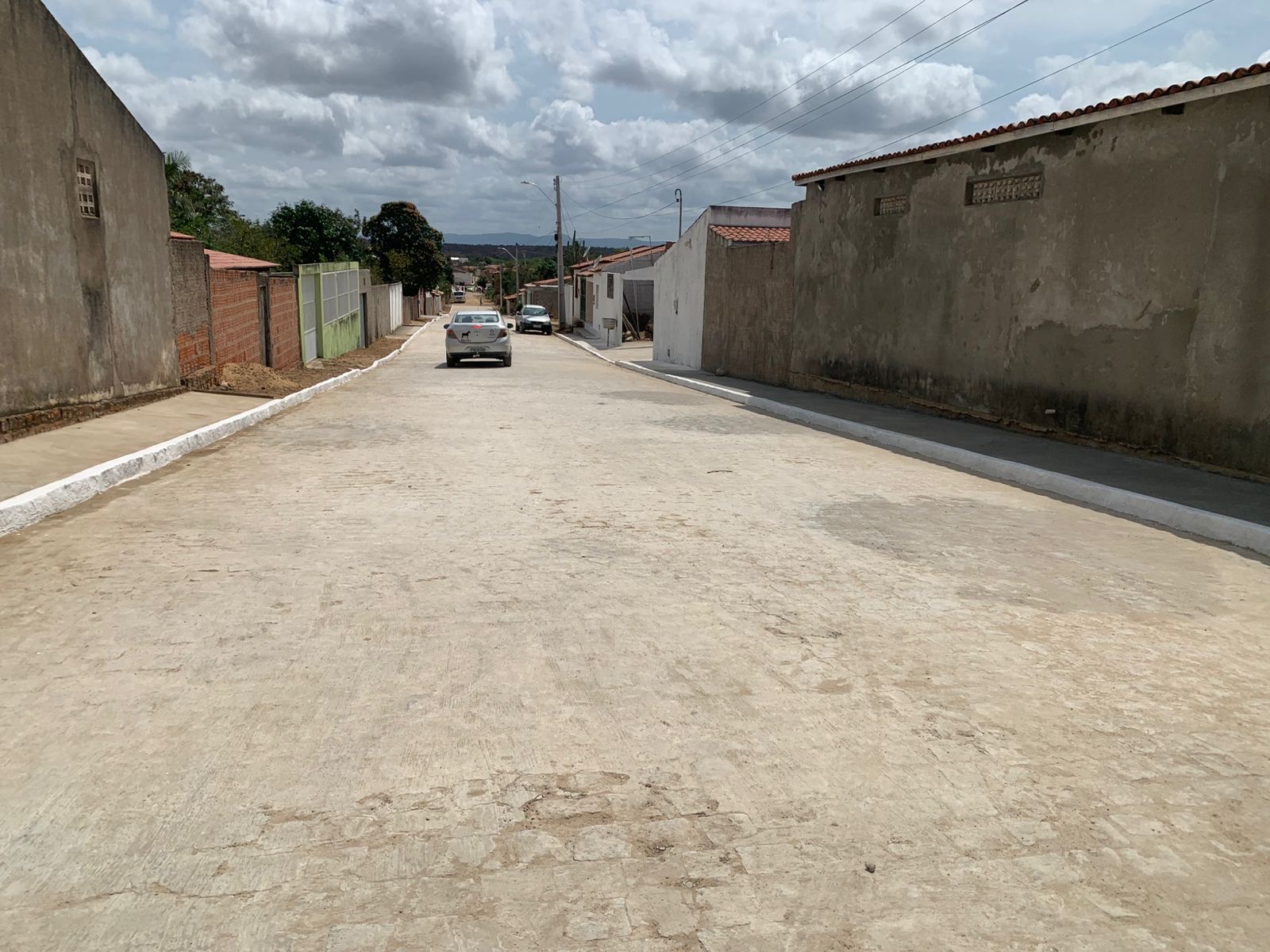 Prefeitura de Queimadas faz grande ação no Espanta Gado, com inauguração de calçamento e serviços