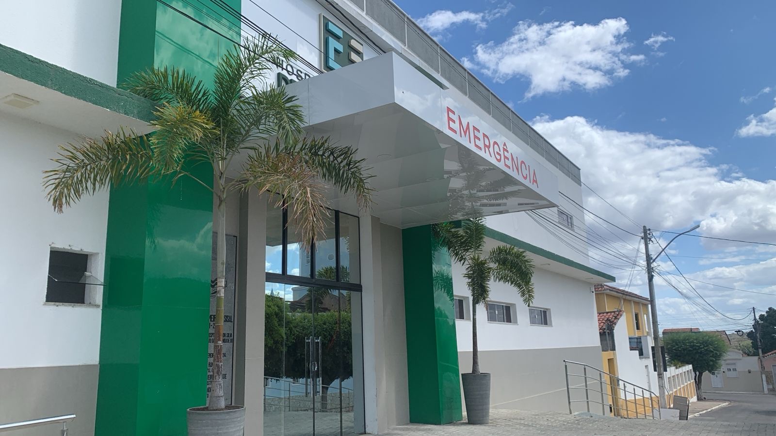 CADÊ A STRADA PRETA? Idosa é atropelada por caminhonete, em Queimadas; motorista foge