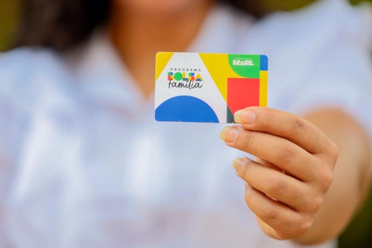 Familiares de cinco vereadores da região sisaleira recebiam Bolsa Família de forma irregular; LISTA