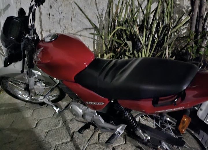 RESPOSTA! PM apreende moto flagrada perturbando sossego em Cansanção