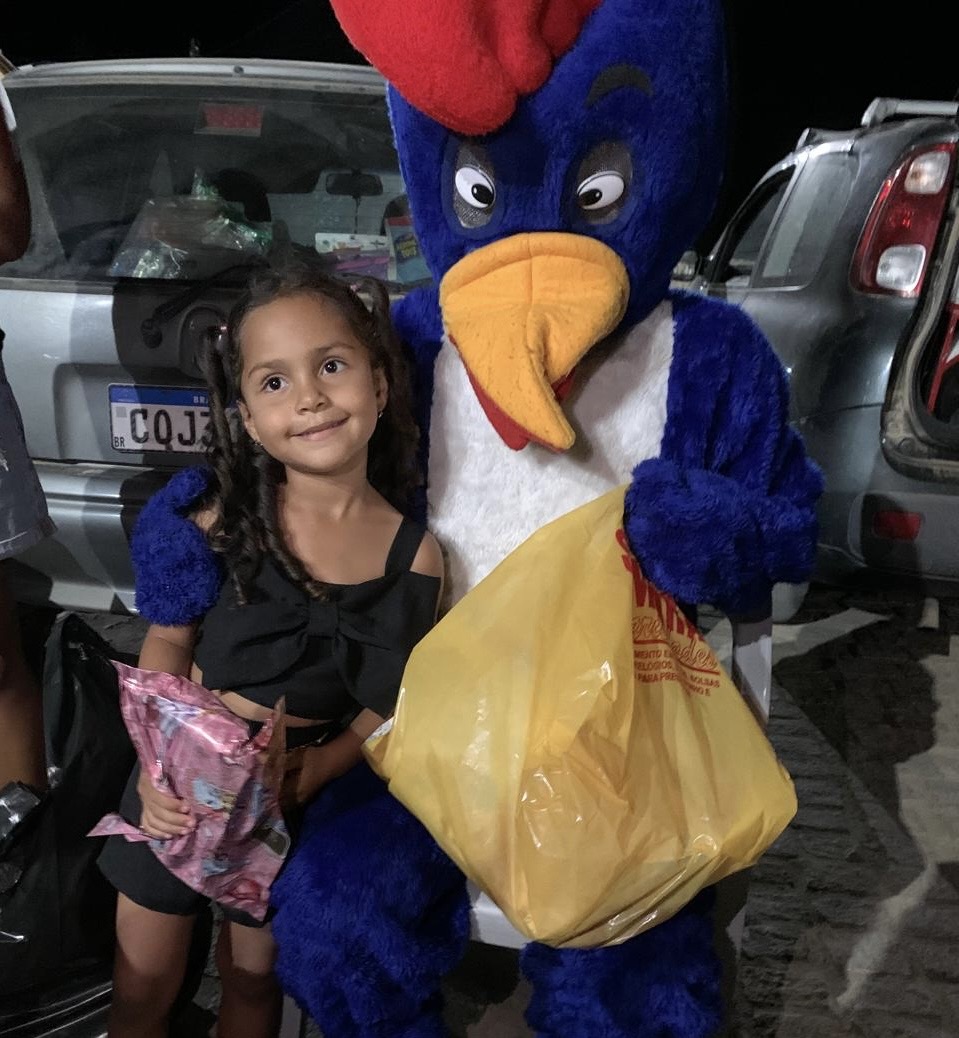 BELA AÇÃO! 100 crianças são contempladas com festa no povoado Ponto Novo