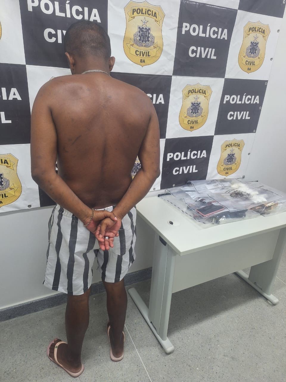 Com mandado em aberto em São Paulo, homem é preso com drogas e dinheiro em Cansanção
