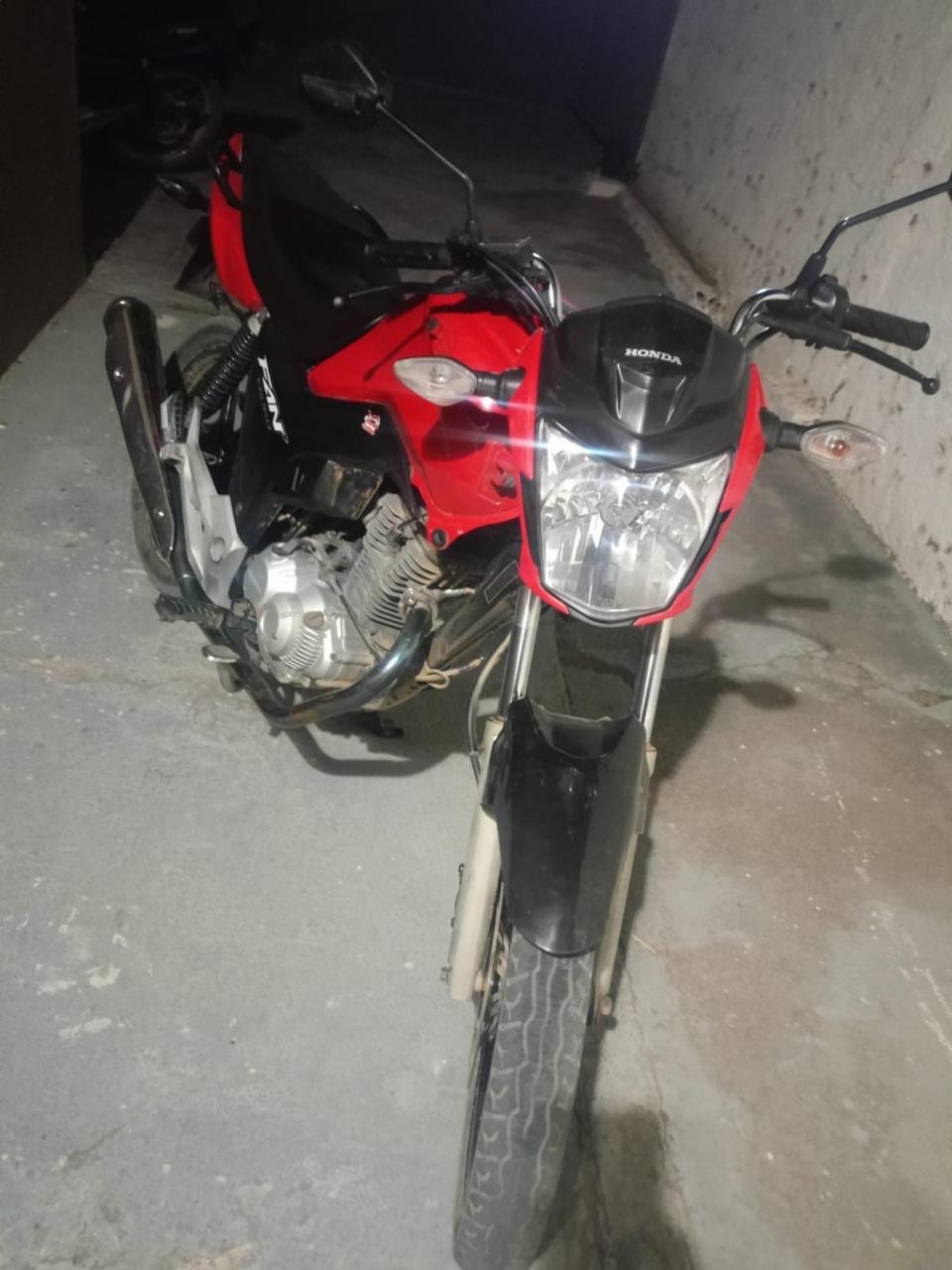 Homem é preso com moto roubada, em Queimadas