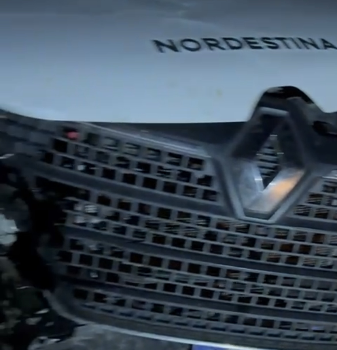 Bêbado e na contramão, motorista de Fox atinge van de Nordestina e deixa feridos