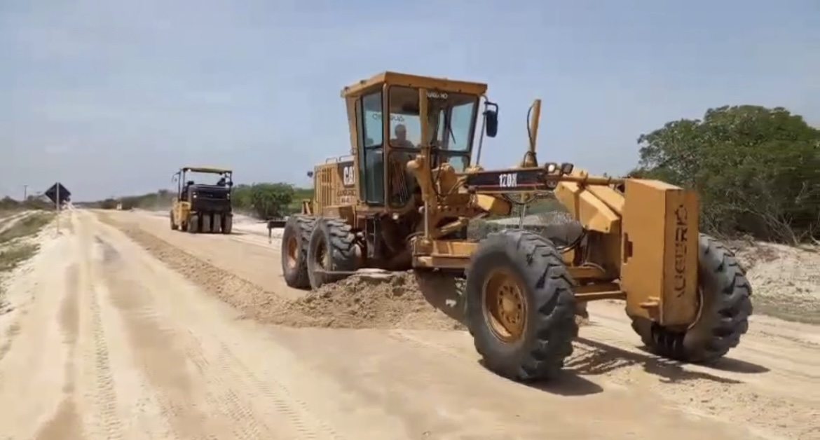 Obra na BA-120 é retomada, já com homens e máquinas na pista
